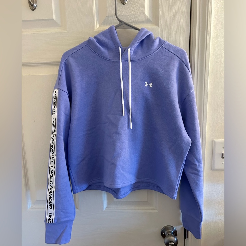 Under Armour light purple cropped sweatshirt. Loose fit. Size medium